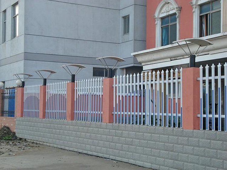 福建漳州PVC護欄 定制塑鋼圍欄，構筑別墅與廠區的安全美學